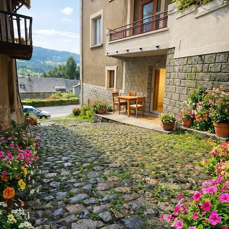 D'etape A La Maison - Sur Le Gr 65 -saint D'olt ホステル Saint-Côme-dʼOlt