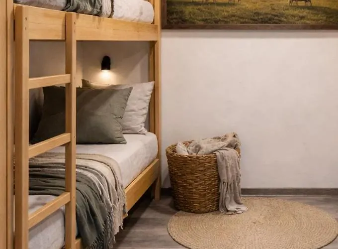 D'etape A La Maison - Sur Le Gr 65 -saint D'olt Hostel *